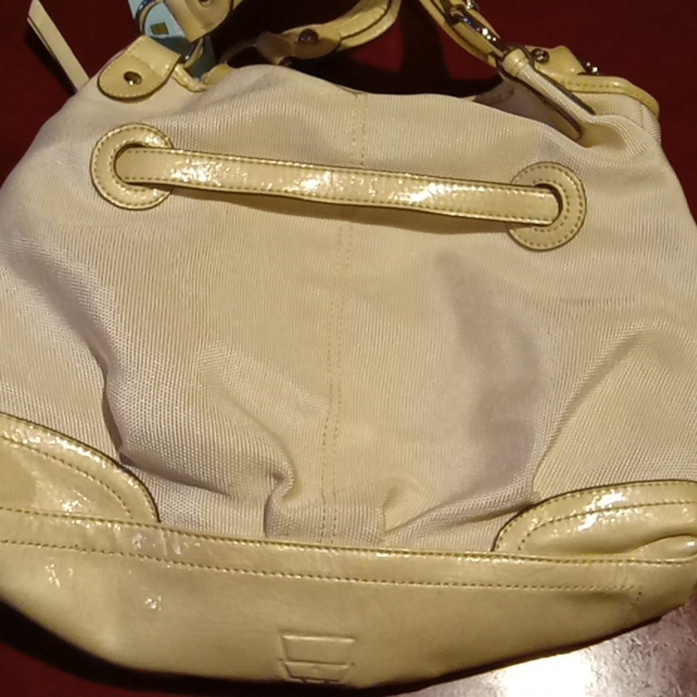 ❤NWT - Cream color purse with Cosmetic Case - Picture 11 of 14